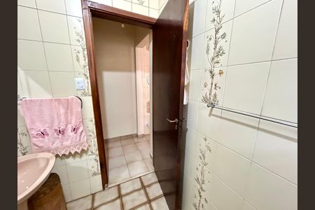 Casa à venda com 175m², 3 quartos e 2 vagas Casa à venda com 175m², 3 quartos e 2 vagasBanheiro
