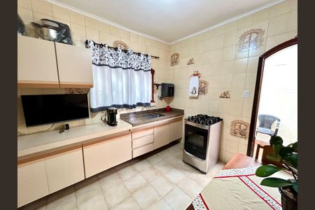 Casa à venda com 175m², 3 quartos e 2 vagas Casa à venda com 175m², 3 quartos e 2 vagasCozinha