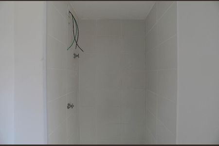 Banheiro de apartamento para alugar com 1 quarto, 60m² em Vila Francisco Remeikis, Taboão da Serra