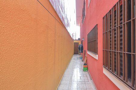 Casa à venda com 154m², 4 quartos e 2 vagas Casa à venda com 154m², 4 quartos e 2 vagasCorredor Externo