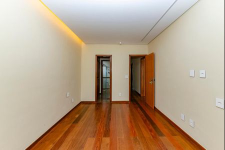 Apartamento para alugar com 179m², 4 quartos e 4 vagasSuíte