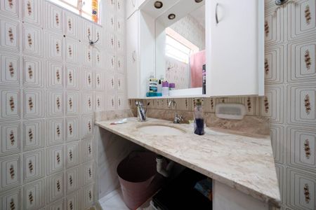 Casa à venda com 160m², 3 quartos e 2 vagasBanheiro