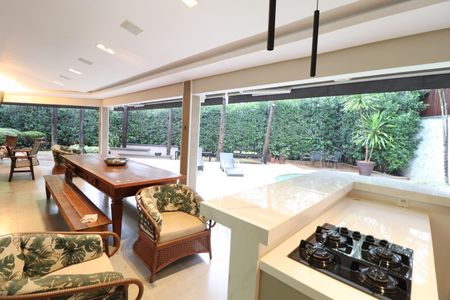 Casa de condomínio para alugar com 250m², 4 quartos e 4 vagasVaranda