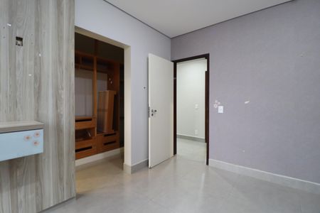 Casa de condomínio para alugar com 250m², 4 quartos e 4 vagasQuarto 2 - Suíte