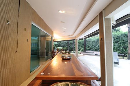 Casa de condomínio para alugar com 250m², 4 quartos e 4 vagasVaranda