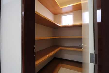 Casa de condomínio para alugar com 250m², 4 quartos e 4 vagasHall Quartos - Armário