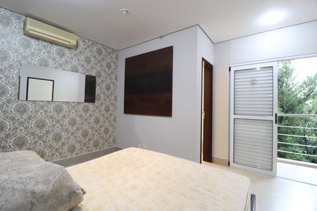 Casa de condomínio para alugar com 250m², 4 quartos e 4 vagasQuarto 3 - Suíte