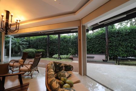 Casa de condomínio para alugar com 250m², 4 quartos e 4 vagasVaranda