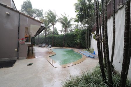 Casa de condomínio para alugar com 250m², 4 quartos e 4 vagasPiscina