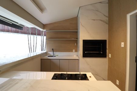 Casa de condomínio para alugar com 250m², 4 quartos e 4 vagasChurrasqueira