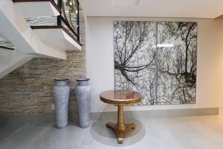 Casa de condomínio para alugar com 250m², 4 quartos e 4 vagasSala