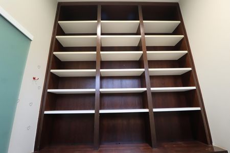 Casa de condomínio para alugar com 250m², 4 quartos e 4 vagasEscritório