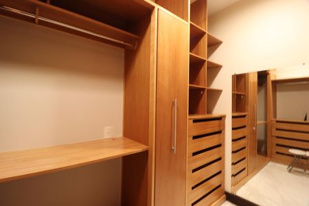 Casa de condomínio para alugar com 250m², 4 quartos e 4 vagasQuarto 4 - Suíte