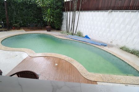 Casa de condomínio para alugar com 250m², 4 quartos e 4 vagasPiscina