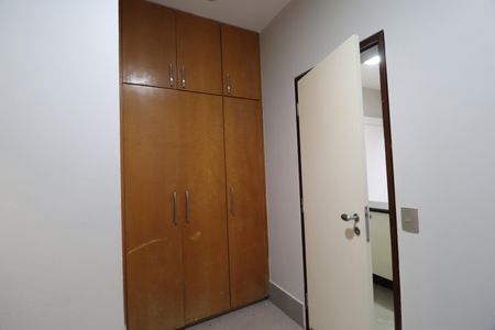 Casa de condomínio para alugar com 250m², 4 quartos e 4 vagasQuarto de Serviço