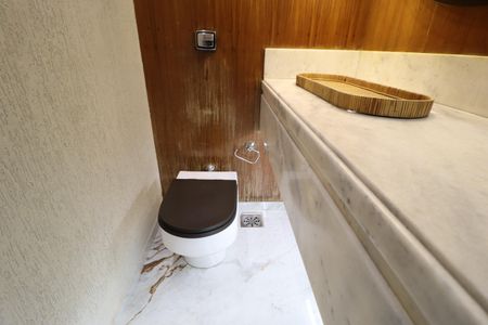 Casa de condomínio para alugar com 250m², 4 quartos e 4 vagasLavabo