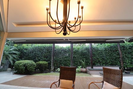 Casa de condomínio para alugar com 250m², 4 quartos e 4 vagasVaranda