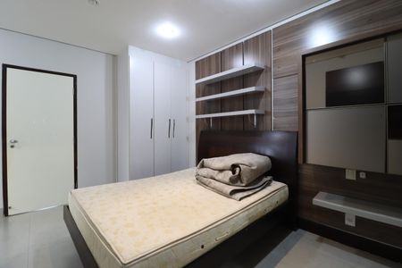 Casa de condomínio para alugar com 250m², 4 quartos e 4 vagasQuarto 3 - Suíte