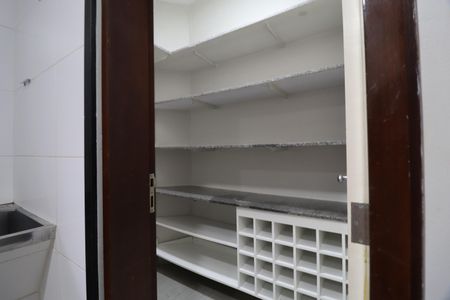 Casa de condomínio para alugar com 250m², 4 quartos e 4 vagasÁrea de Serviço - Dispensa