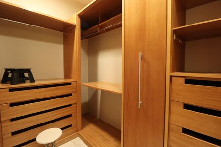 Casa de condomínio para alugar com 250m², 4 quartos e 4 vagasQuarto 4 - Suíte