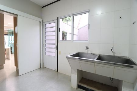 Casa de condomínio para alugar com 250m², 4 quartos e 4 vagasÁrea de Serviço