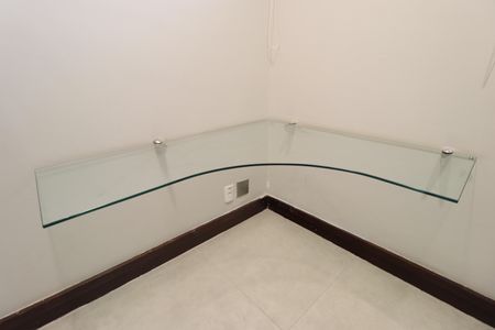 Casa de condomínio para alugar com 250m², 4 quartos e 4 vagasEscritório