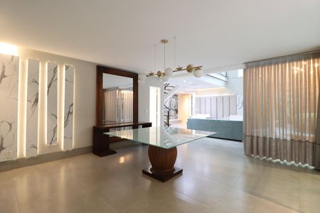 Casa de condomínio para alugar com 250m², 4 quartos e 4 vagasSala