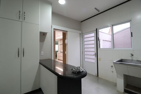 Casa de condomínio para alugar com 250m², 4 quartos e 4 vagasÁrea de Serviço