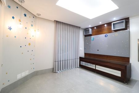 Casa de condomínio para alugar com 250m², 4 quartos e 4 vagasSala de TV