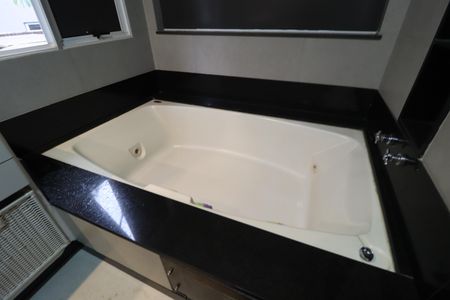 Casa de condomínio para alugar com 250m², 4 quartos e 4 vagasBanheiro do Quarto 4