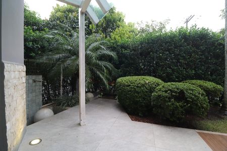 Casa de condomínio para alugar com 250m², 4 quartos e 4 vagasJardim