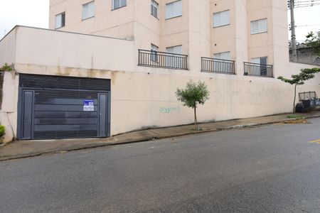 Apartamento para alugar com 40m², 2 quartos e sem vagaFachada do imóvel - Placa instalada no portão do prédio - Código da placa: YIXW-1746