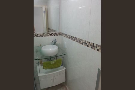 Banheiro de apartamento à venda com 3 quartos, 56m² em Jardim Cocaia, Guarulhos