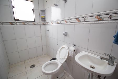 Casa à venda com 265m², 4 quartos e 10 vagas Casa à venda com 265m², 4 quartos e 10 vagasBanheiro 2