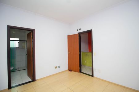 Casa à venda com 265m², 4 quartos e 10 vagas Casa à venda com 265m², 4 quartos e 10 vagasQuarto 2 - Suíte