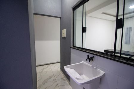 Casa para alugar com 60m², 2 quartos e 1 vagaÁrea de Serviço