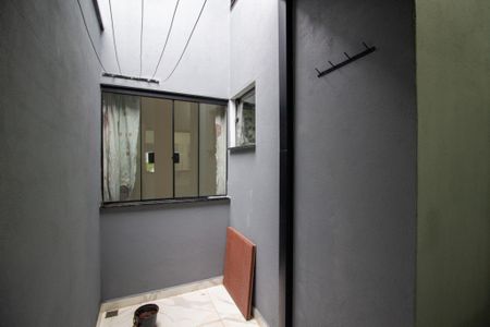 Casa para alugar com 60m², 2 quartos e 1 vagaÁrea de Serviço