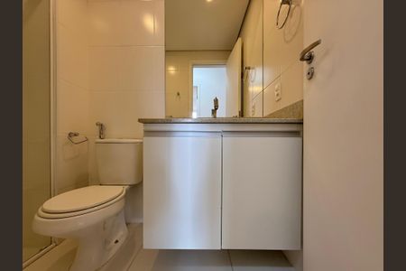 Apartamento para alugar com 70m², 2 quartos e 2 vagasBanheiro Social 