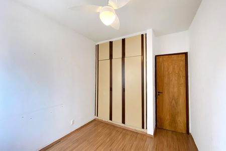 Apartamento à venda com 77m², 2 quartos e 1 vagaQuarto 2