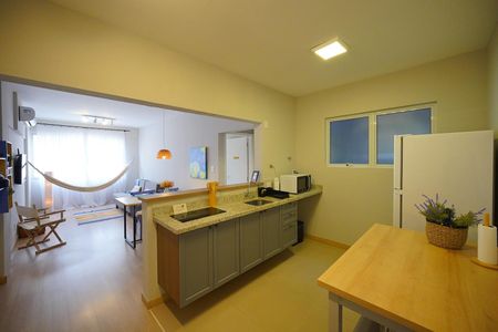 Cozinha de apartamento para alugar com 1 quarto, 53m² em Centro, Florianópolis