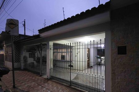 Casa à venda com 187m², 2 quartos e 1 vaga Casa à venda com 187m², 2 quartos e 1 vagaFachada