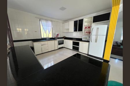 Casa para alugar com 4 quartos, 280m² em Cabral, Contagem