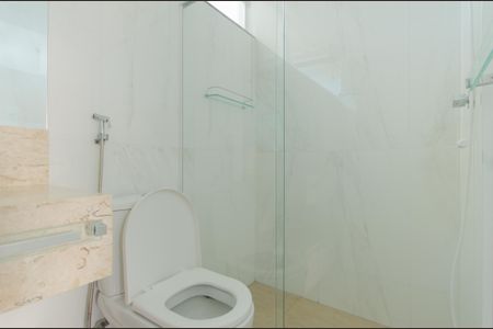 Casa para alugar com 230m², 2 quartos e 2 vagas Casa para alugar com 230m², 2 quartos e 2 vagasBanheiro da Suíte 1