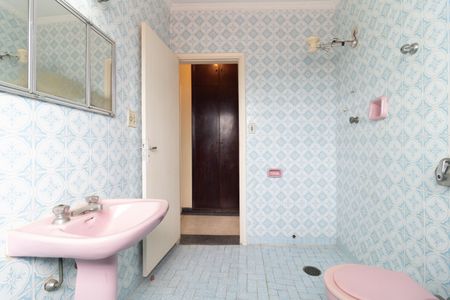 Casa à venda com 200m², 3 quartos e 2 vagas Casa à venda com 200m², 3 quartos e 2 vagasBanheiro 1