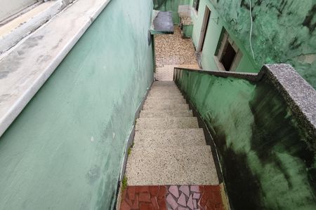 Casa à venda com 200m², 3 quartos e 2 vagas Casa à venda com 200m², 3 quartos e 2 vagasEscada