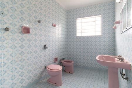 Casa à venda com 200m², 3 quartos e 2 vagas Casa à venda com 200m², 3 quartos e 2 vagasBanheiro 1