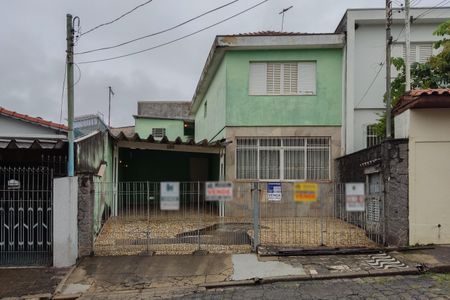 Casa à venda com 200m², 3 quartos e 2 vagas Casa à venda com 200m², 3 quartos e 2 vagasFachada
