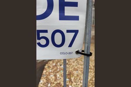 Casa à venda com 200m², 3 quartos e 2 vagas Casa à venda com 200m², 3 quartos e 2 vagasFachada