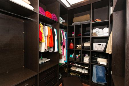 Apartamento à venda com 73m², 2 quartos e 1 vaga Apartamento à venda com 73m², 2 quartos e 1 vagaCloset da Suíte