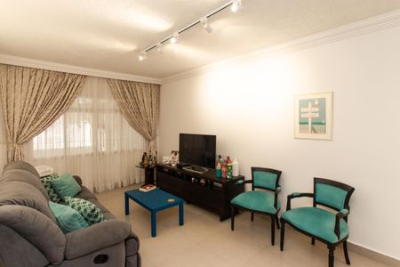 Casa para alugar com 141m², 3 quartos e 2 vagasSala